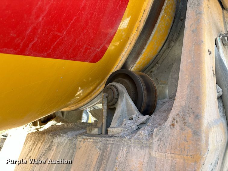 image for item DW5092 2014 Peterbilt 365 ready mix truck