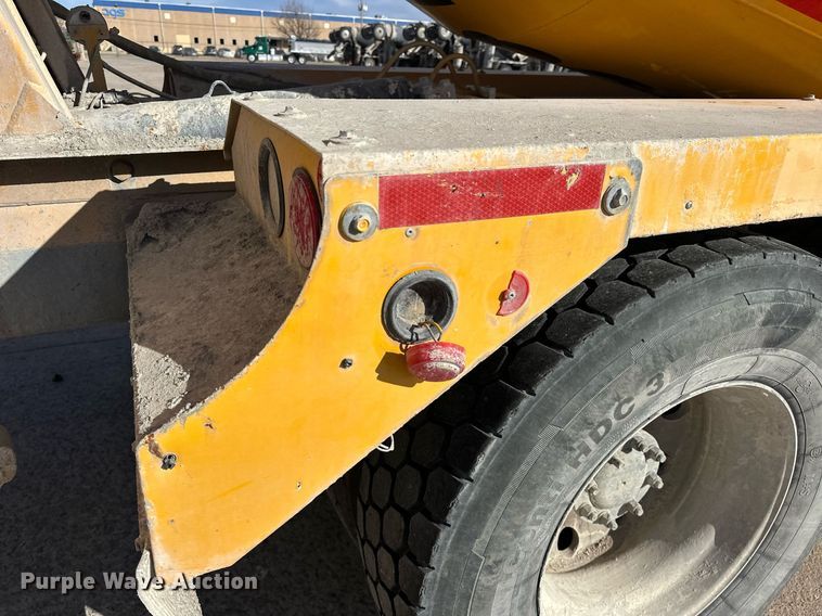 image for item DW5092 2014 Peterbilt 365 ready mix truck