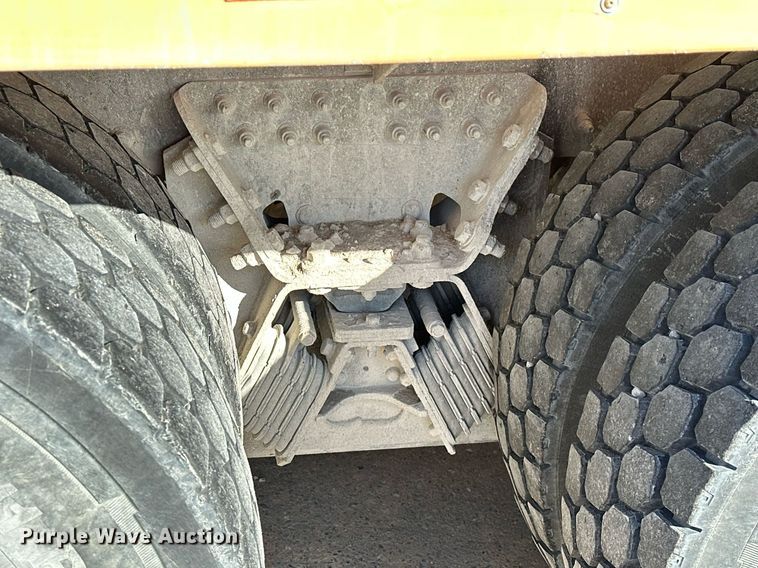 image for item DW5092 2014 Peterbilt 365 ready mix truck