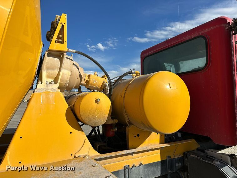 image for item DW5092 2014 Peterbilt 365 ready mix truck