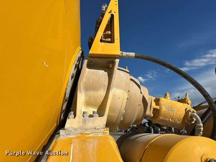 image for item DW5092 2014 Peterbilt 365 ready mix truck