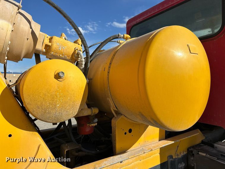 image for item DW5092 2014 Peterbilt 365 ready mix truck