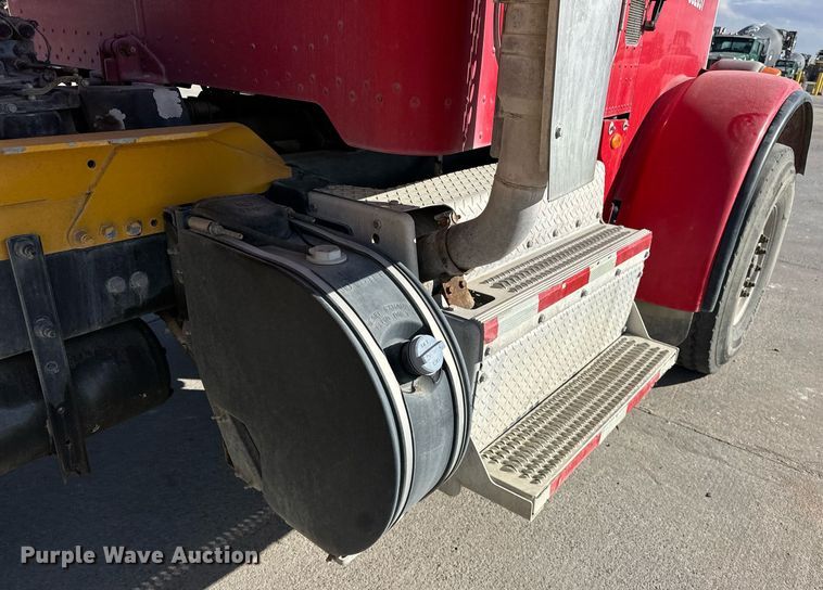 image for item DW5092 2014 Peterbilt 365 ready mix truck