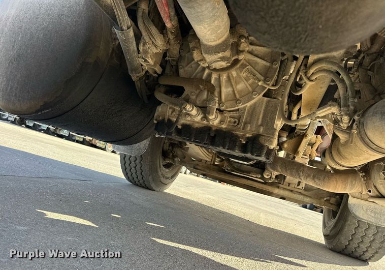 image for item DW5092 2014 Peterbilt 365 ready mix truck