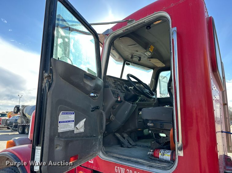 image for item DW5092 2014 Peterbilt 365 ready mix truck