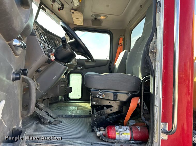 image for item DW5092 2014 Peterbilt 365 ready mix truck