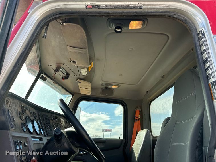 image for item DW5092 2014 Peterbilt 365 ready mix truck