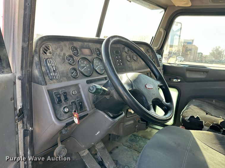 image for item DW5092 2014 Peterbilt 365 ready mix truck