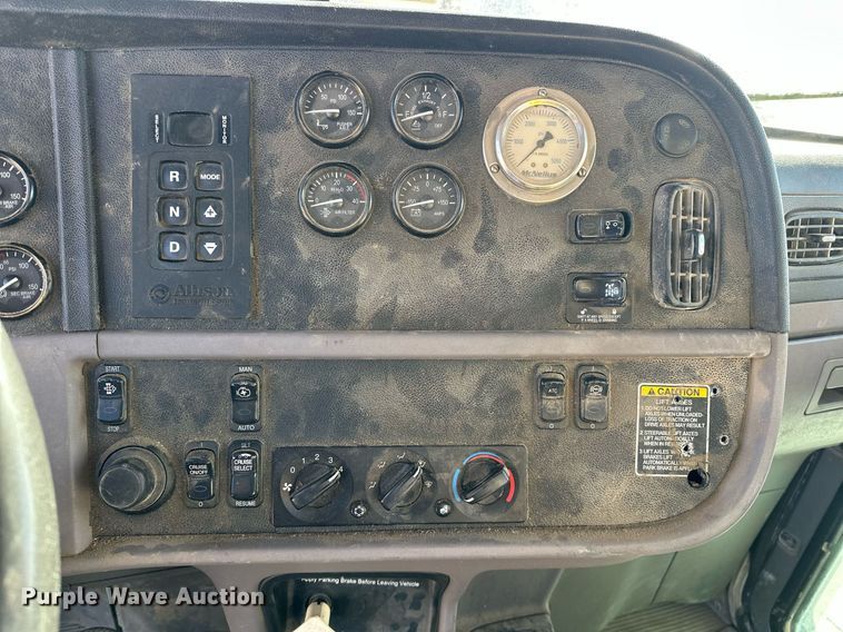 image for item DW5092 2014 Peterbilt 365 ready mix truck