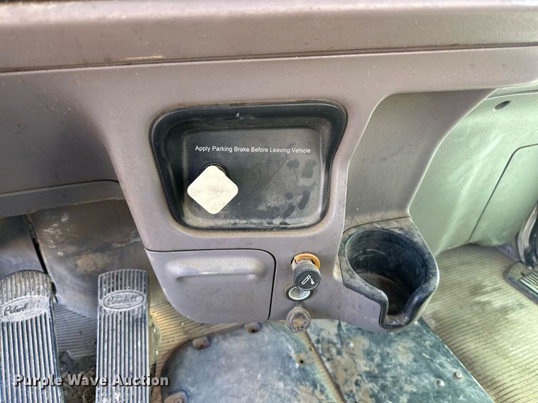 image for item DW5092 2014 Peterbilt 365 ready mix truck