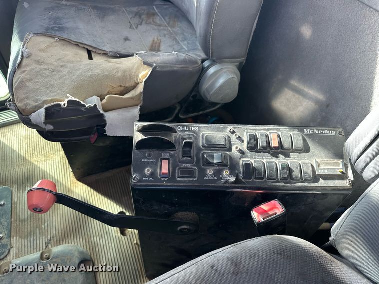 image for item DW5092 2014 Peterbilt 365 ready mix truck