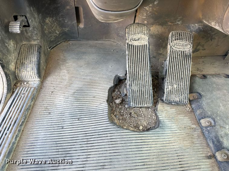 image for item DW5092 2014 Peterbilt 365 ready mix truck