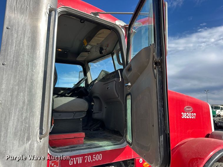 image for item DW5092 2014 Peterbilt 365 ready mix truck