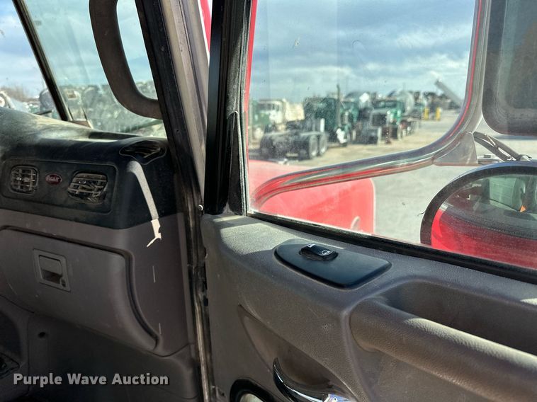 image for item DW5092 2014 Peterbilt 365 ready mix truck