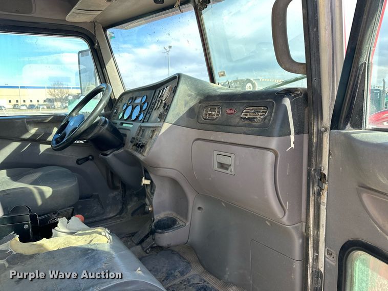 image for item DW5092 2014 Peterbilt 365 ready mix truck