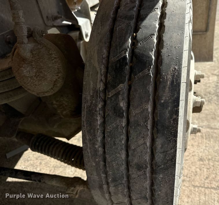 image for item DW5092 2014 Peterbilt 365 ready mix truck