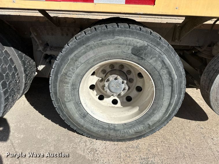 image for item DW5092 2014 Peterbilt 365 ready mix truck