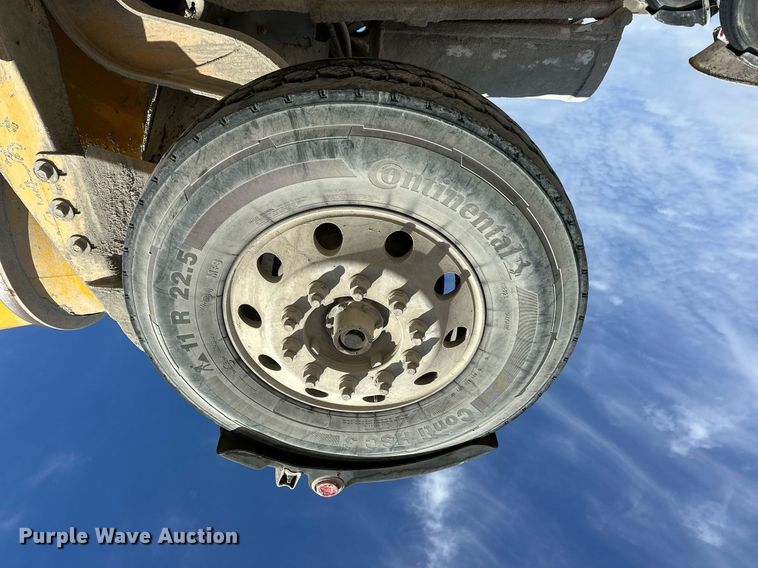 image for item DW5092 2014 Peterbilt 365 ready mix truck