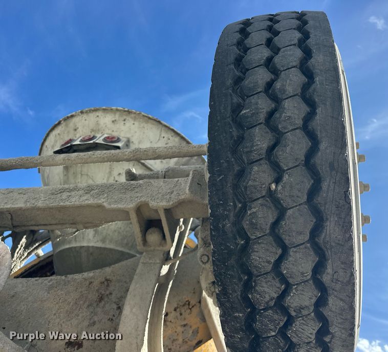 image for item DW5092 2014 Peterbilt 365 ready mix truck