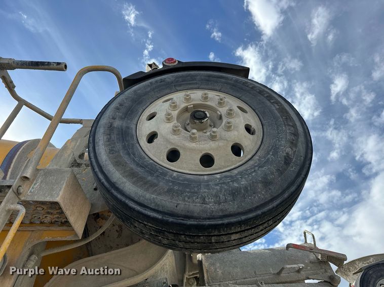 image for item DW5092 2014 Peterbilt 365 ready mix truck