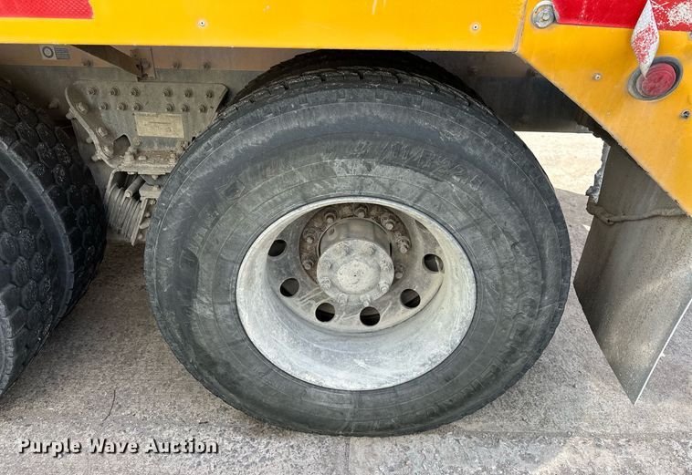 image for item DW5092 2014 Peterbilt 365 ready mix truck