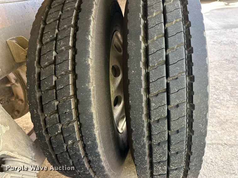 image for item DW5092 2014 Peterbilt 365 ready mix truck