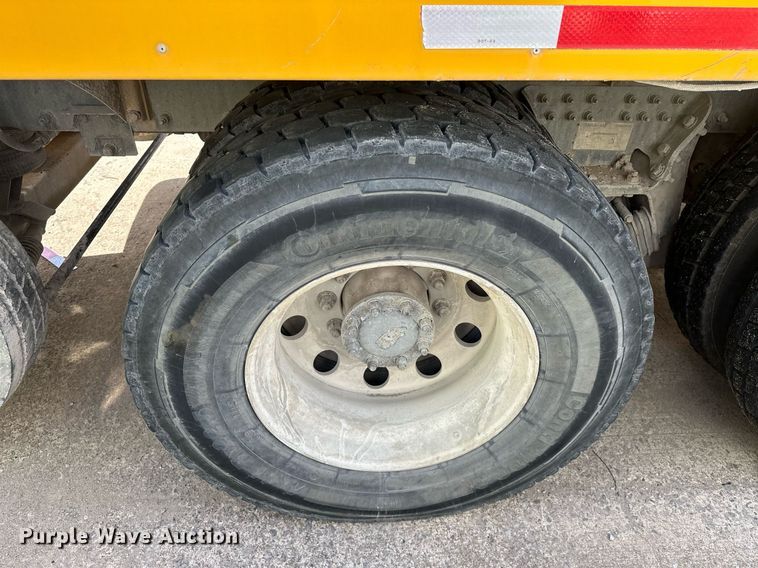 image for item DW5092 2014 Peterbilt 365 ready mix truck