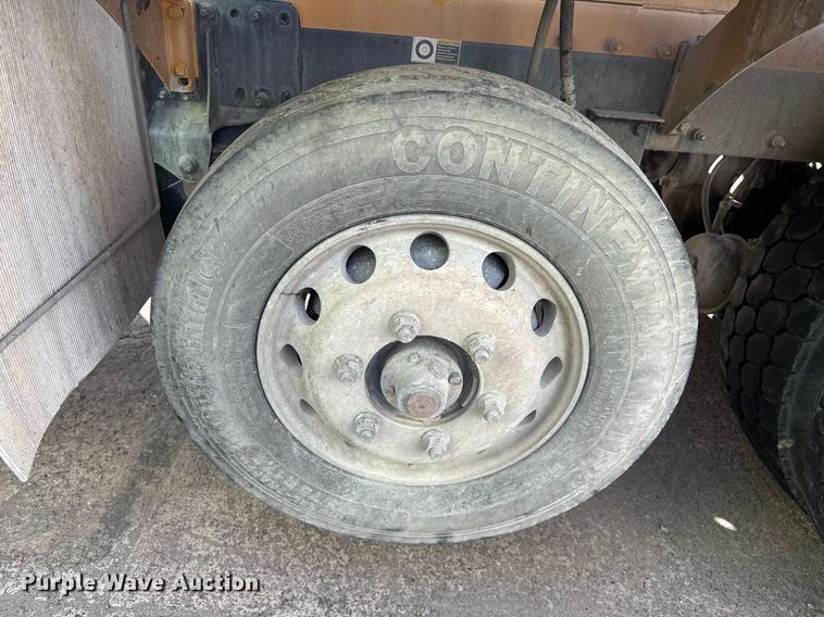 image for item DW5092 2014 Peterbilt 365 ready mix truck