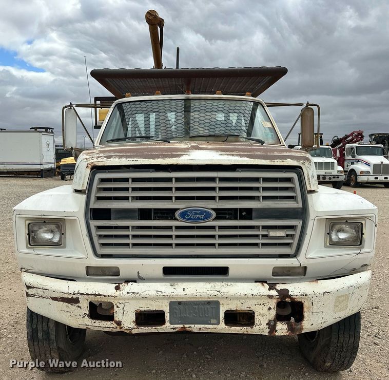 image for item DW5102 1985 Ford F700 drilling rig truck