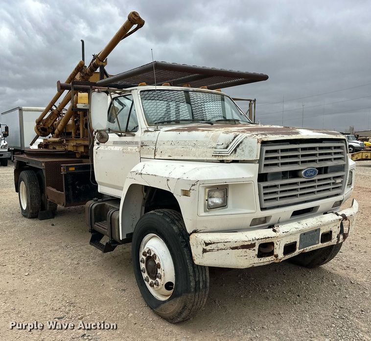 image for item DW5102 1985 Ford F700 drilling rig truck