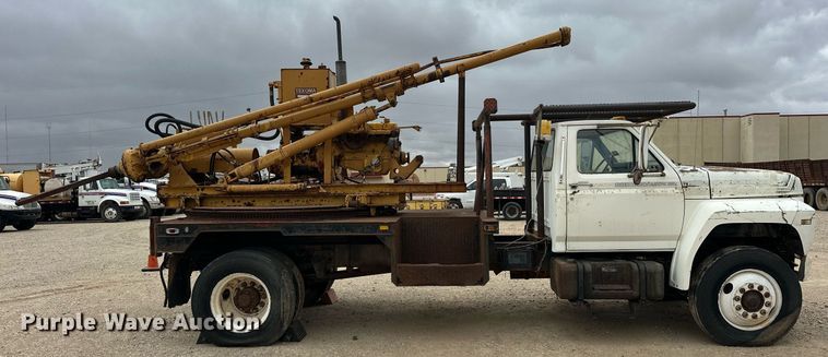 image for item DW5102 1985 Ford F700 drilling rig truck