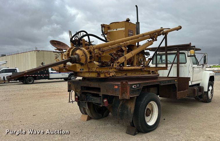 image for item DW5102 1985 Ford F700 drilling rig truck