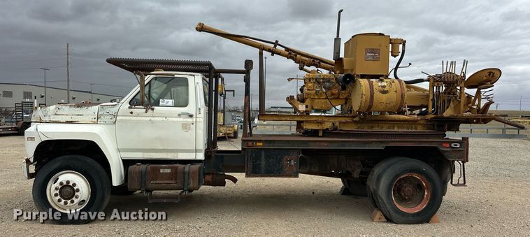 image for item DW5102 1985 Ford F700 drilling rig truck