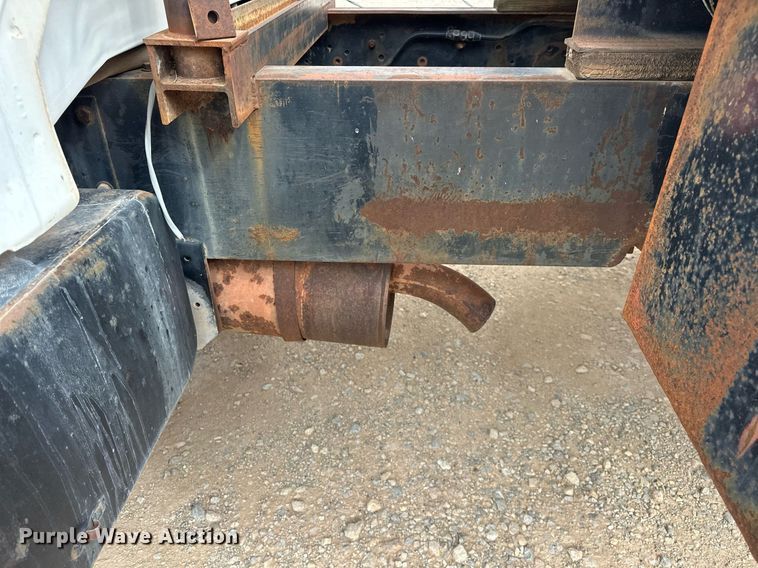 image for item DW5102 1985 Ford F700 drilling rig truck