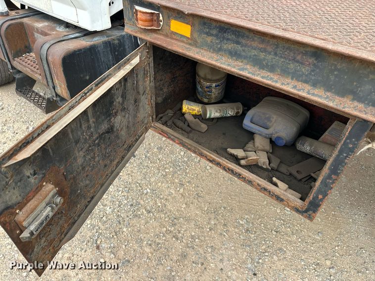 image for item DW5102 1985 Ford F700 drilling rig truck