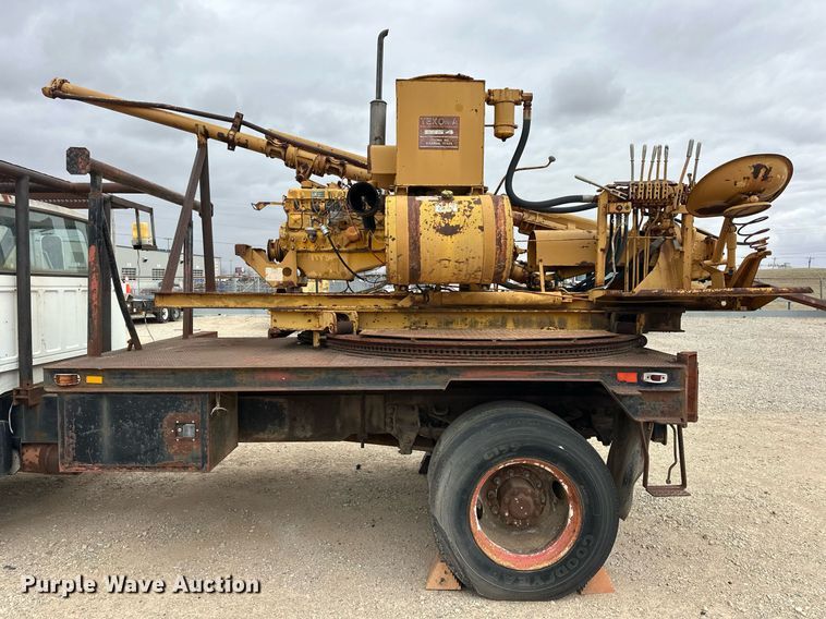 image for item DW5102 1985 Ford F700 drilling rig truck