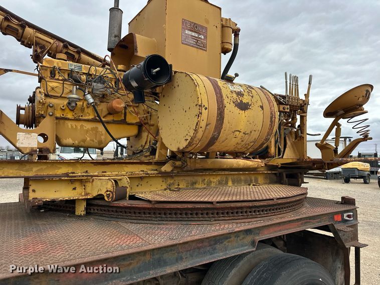 image for item DW5102 1985 Ford F700 drilling rig truck