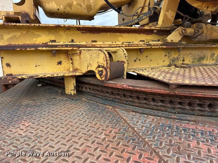 image for item DW5102 1985 Ford F700 drilling rig truck