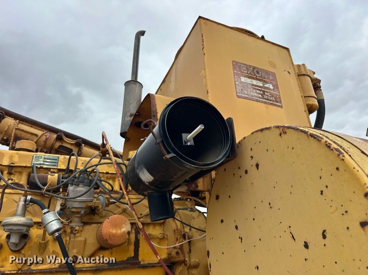 image for item DW5102 1985 Ford F700 drilling rig truck