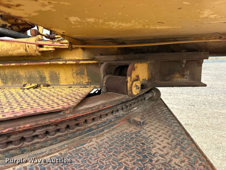 image for item DW5102 1985 Ford F700 drilling rig truck