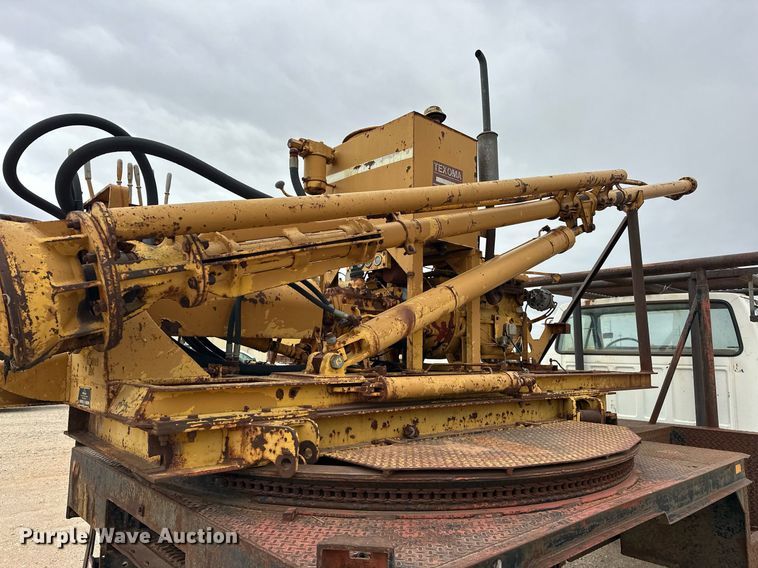 image for item DW5102 1985 Ford F700 drilling rig truck