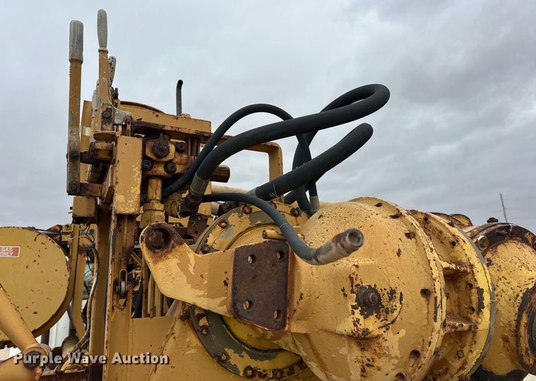 image for item DW5102 1985 Ford F700 drilling rig truck