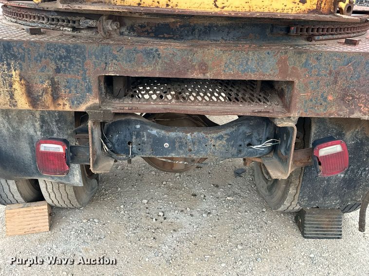 image for item DW5102 1985 Ford F700 drilling rig truck