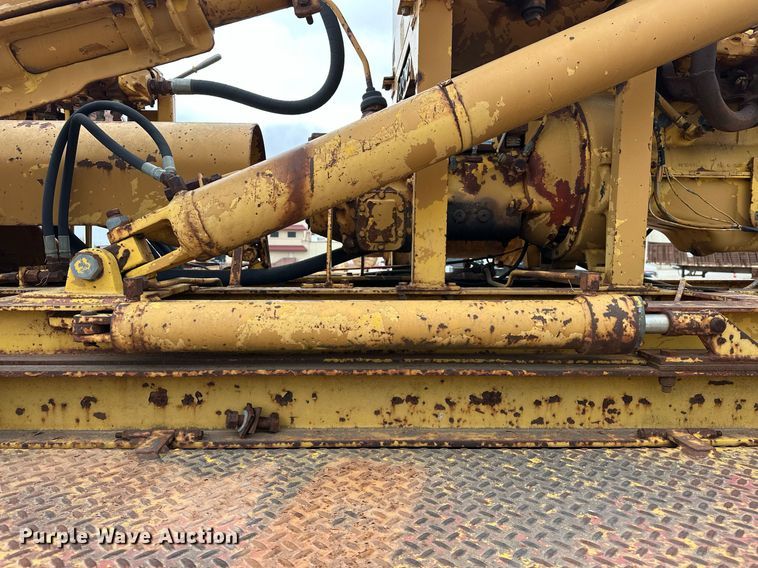 image for item DW5102 1985 Ford F700 drilling rig truck