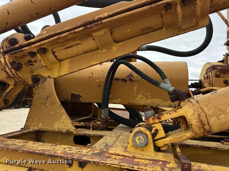 image for item DW5102 1985 Ford F700 drilling rig truck