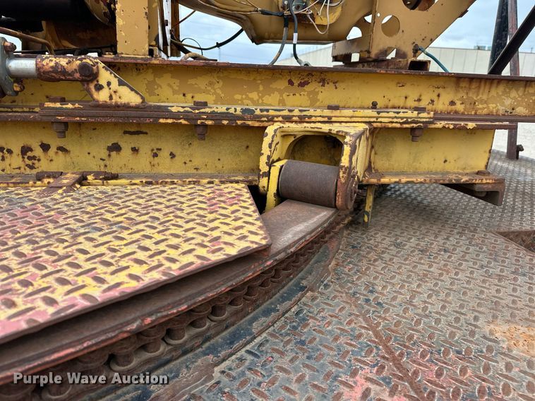 image for item DW5102 1985 Ford F700 drilling rig truck