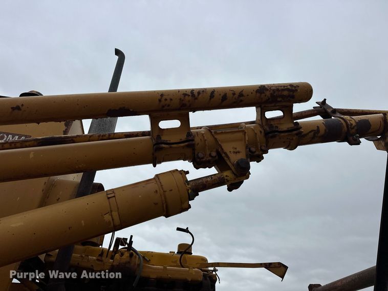 image for item DW5102 1985 Ford F700 drilling rig truck