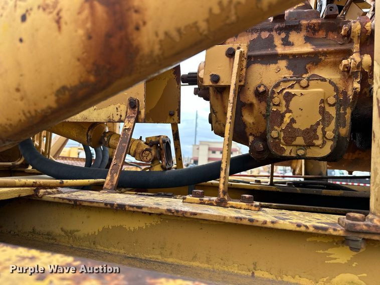 image for item DW5102 1985 Ford F700 drilling rig truck