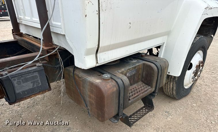 image for item DW5102 1985 Ford F700 drilling rig truck