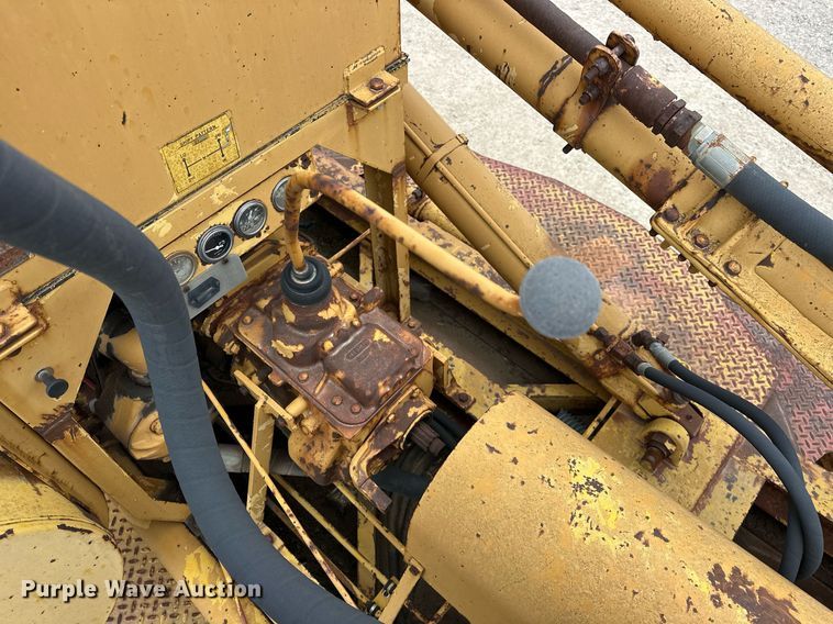 image for item DW5102 1985 Ford F700 drilling rig truck